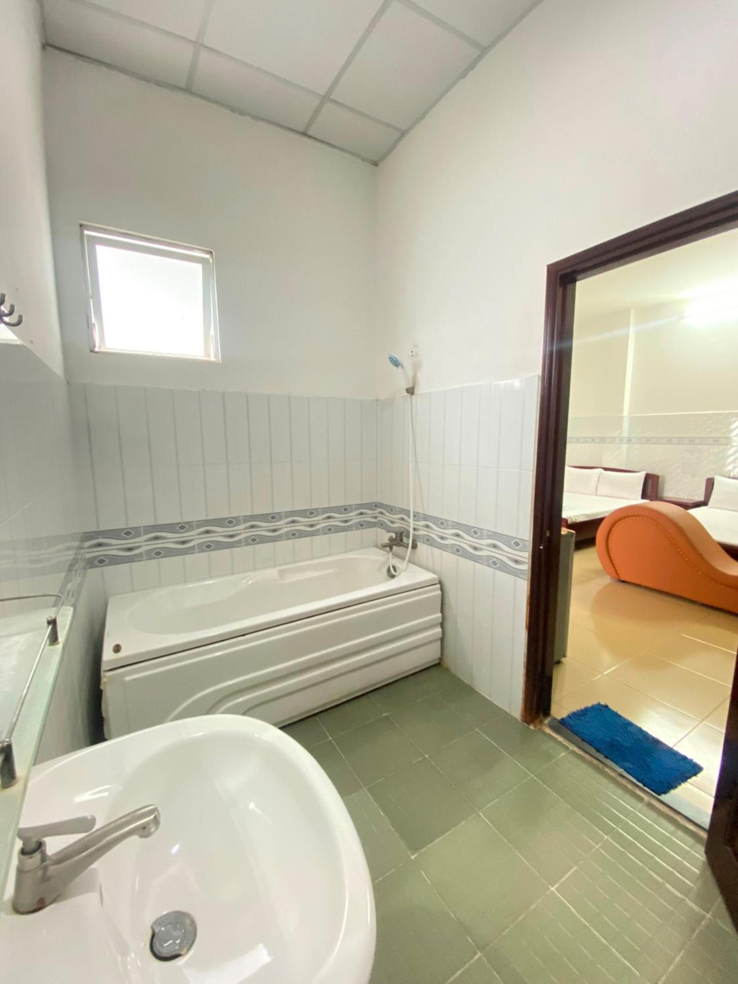 Khách Sạn Kim Phụng Ngân Cần Thơ Extérieur photo